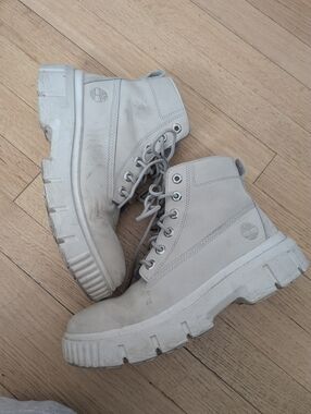 Timberland Women's Lace-Up Platform Greyfield Boots in Light Gray Size 9.5